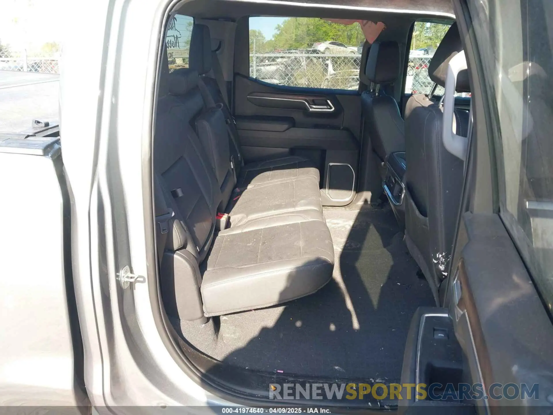 8 Фотография поврежденного автомобиля 3GTUUDED1PG18O250 GMC SIERRA 2023