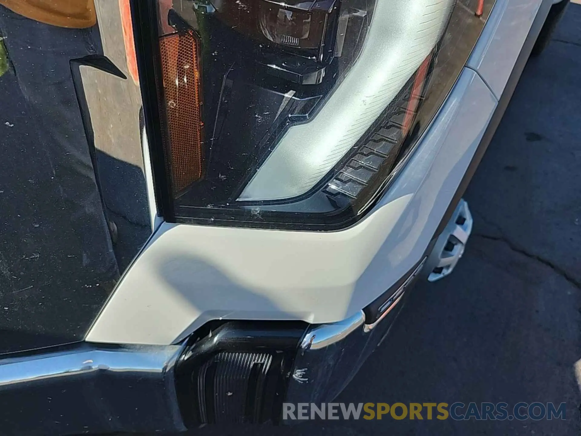 18 Photograph of a damaged car 1GT38PE79RF292195 GMC SIERRA 2024