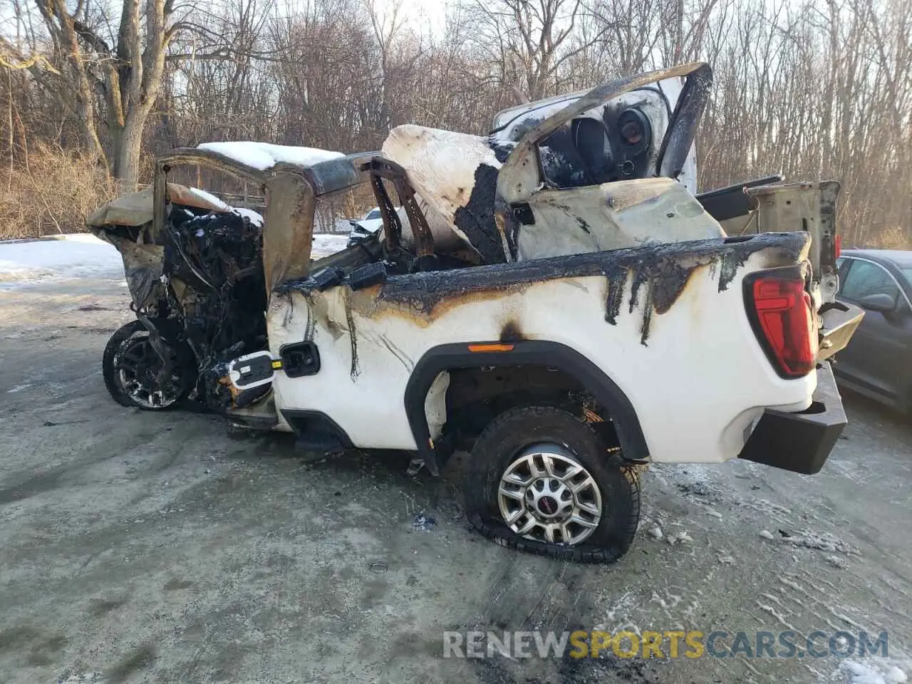 2 Фотография поврежденного автомобиля 1GT39LE74RF282924 GMC SIERRA 2024
