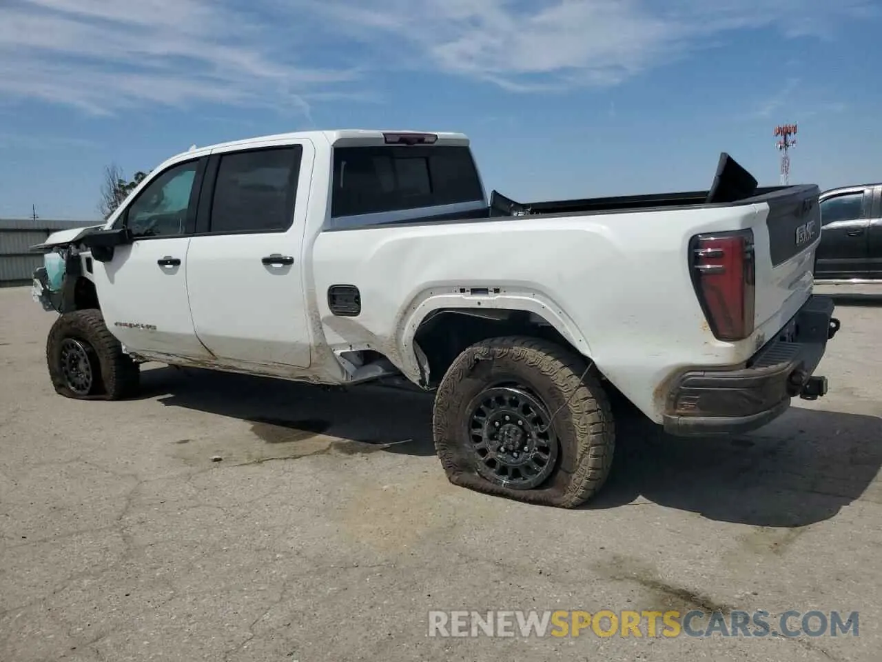 2 Фотография поврежденного автомобиля 1GT49ZEY1RF206979 GMC SIERRA 2024