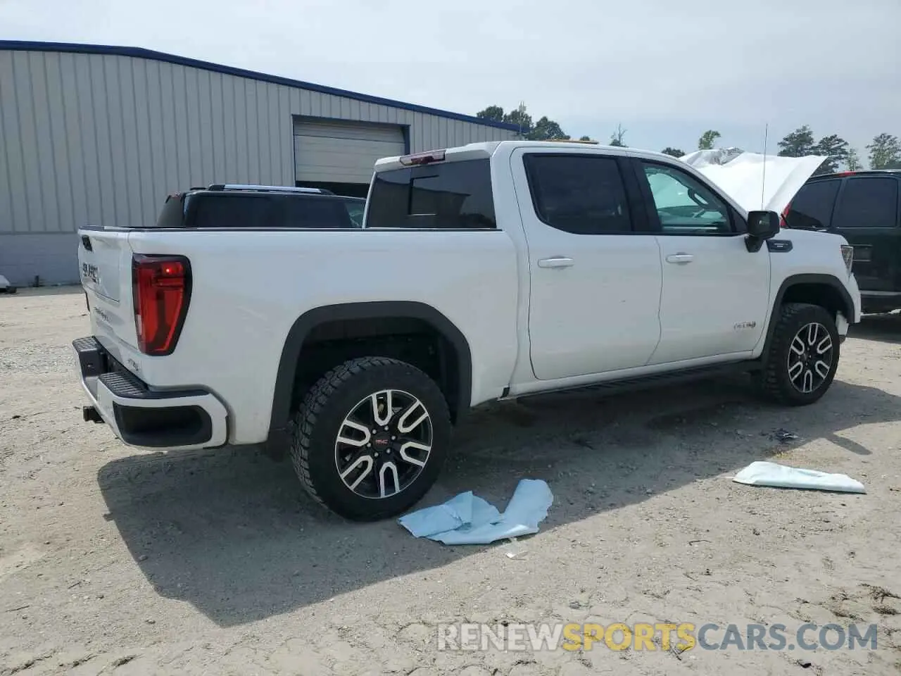 3 Photograph of a damaged car 1GTUUEE83RZ305485 GMC SIERRA 2024