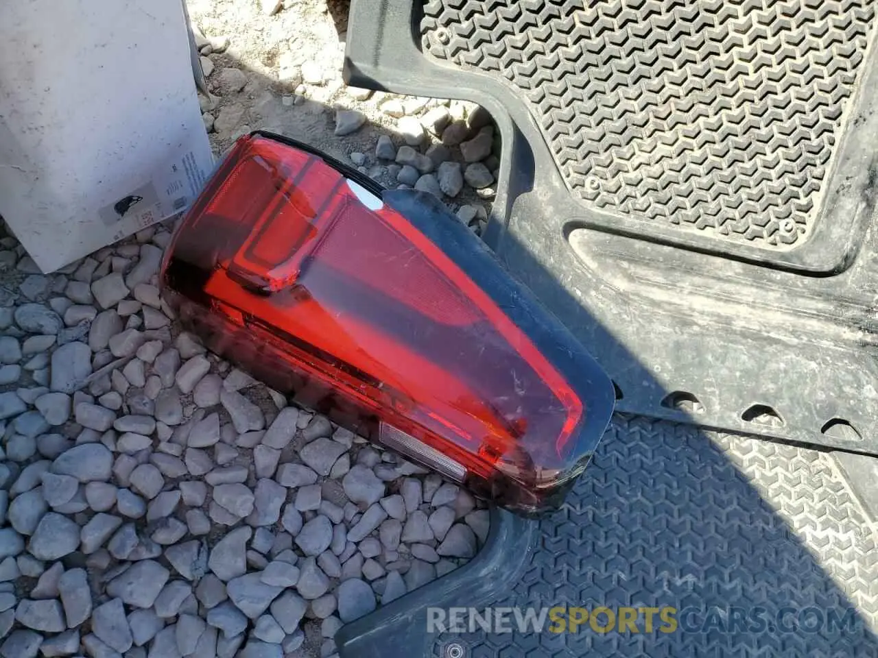 14 Photograph of a damaged car 1GTUUEE88RZ278056 GMC SIERRA 2024