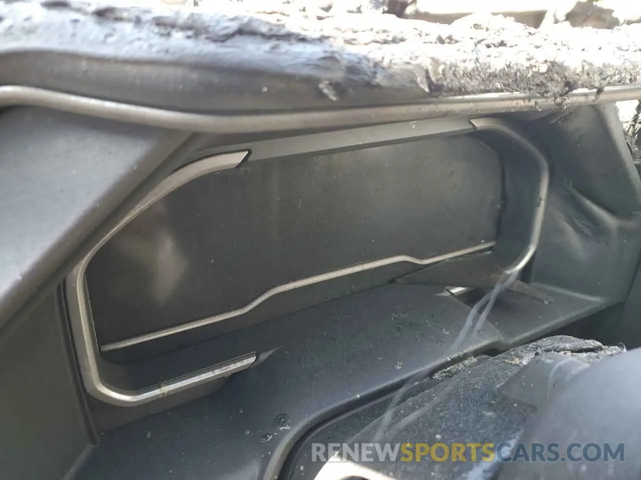 9 Photograph of a damaged car 1GTUUHEL5RZ321564 GMC SIERRA 2024