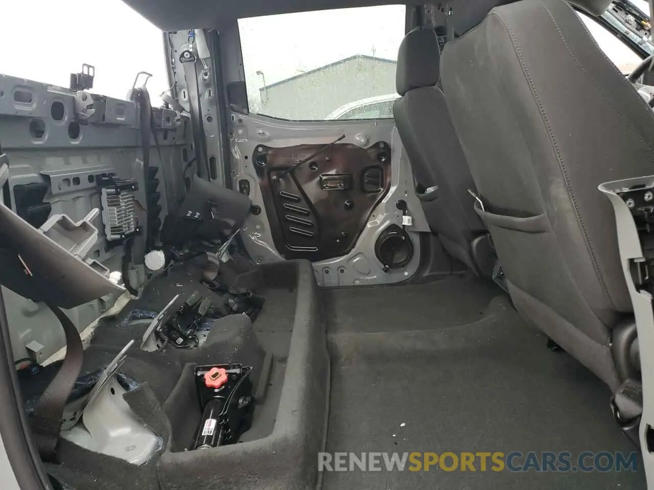 10 Photograph of a damaged car 3GTPUJEK2RG457047 GMC SIERRA 2024