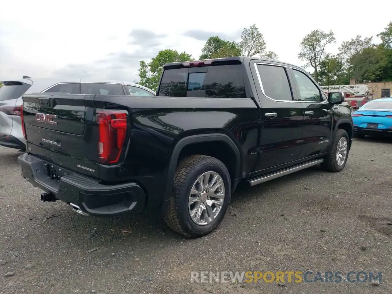 3 Photograph of a damaged car 3GTUUGED2RG326577 GMC SIERRA 2024