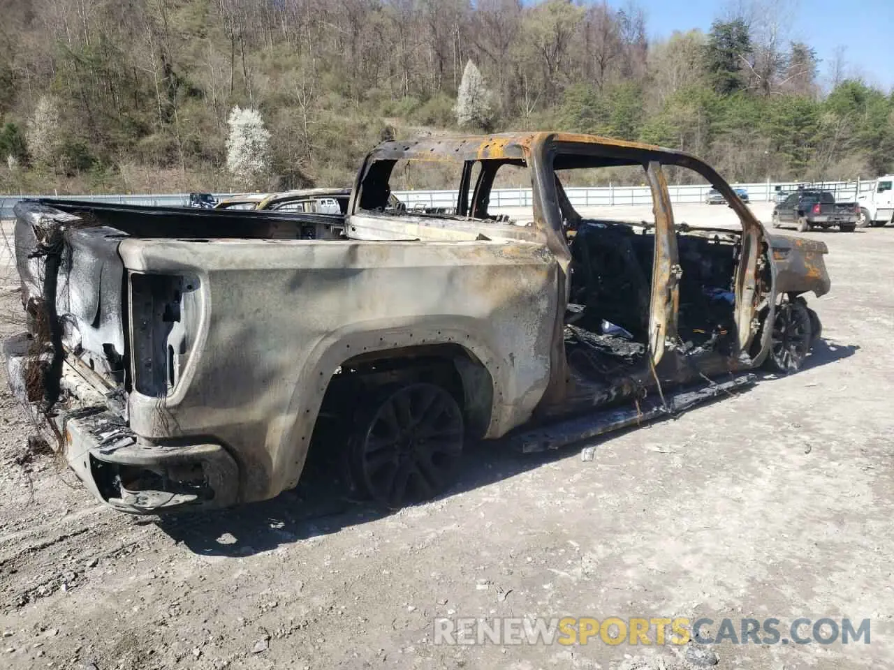 3 Photograph of a damaged car 3GTUUGED4RG367308 GMC SIERRA 2024