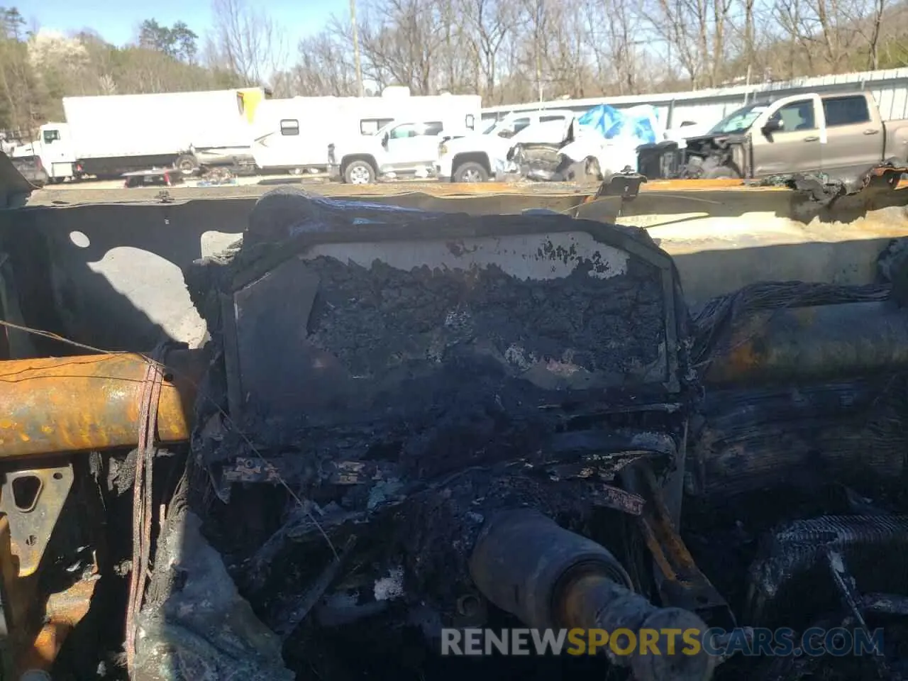 9 Photograph of a damaged car 3GTUUGED4RG367308 GMC SIERRA 2024