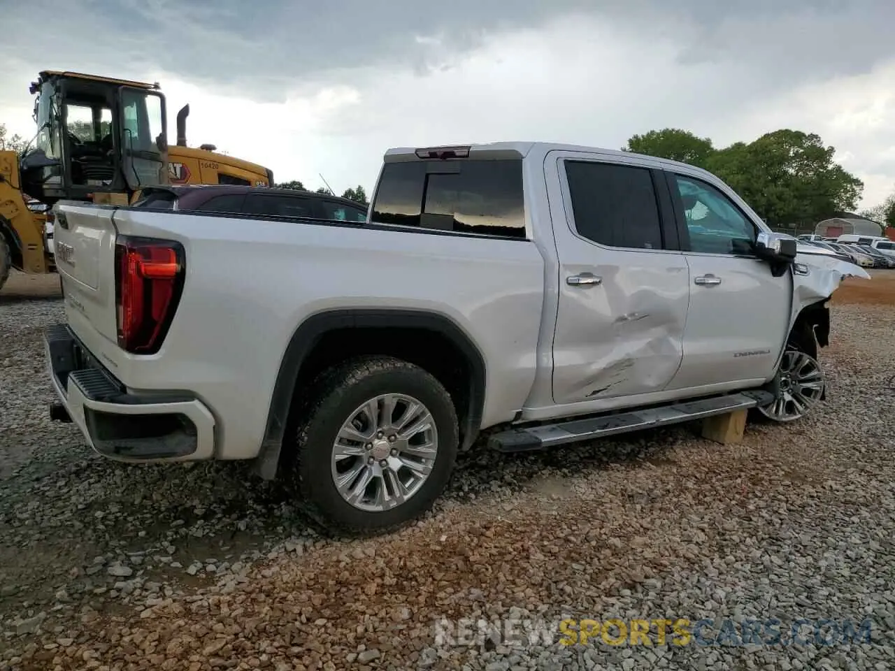 3 Photograph of a damaged car 3GTUUGE86SG214910 GMC SIERRA 2025