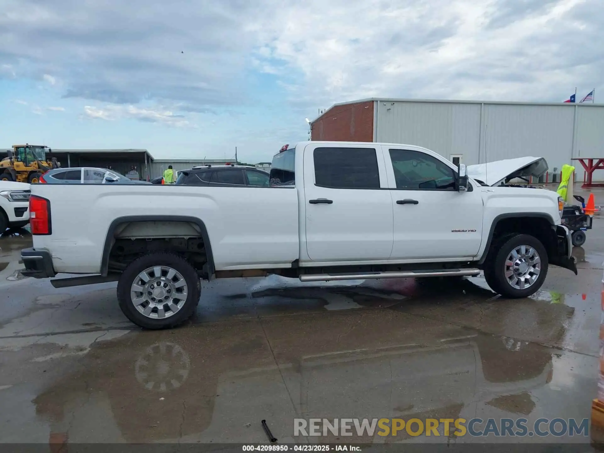 13 Photograph of a damaged car 1GT12NEG3KF231959 GMC SIERRA 2500HD 2019
