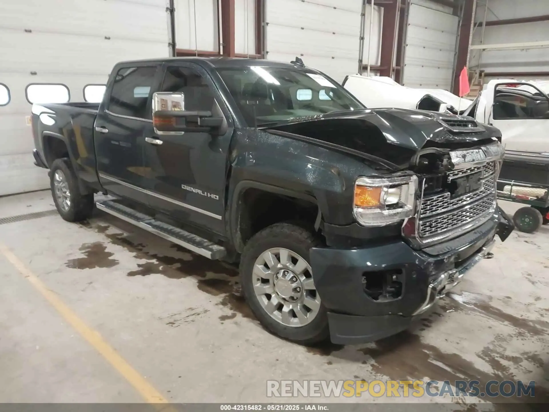 1 Фотография поврежденного автомобиля 1GT12SEY8KF114921 GMC SIERRA 2500HD 2019