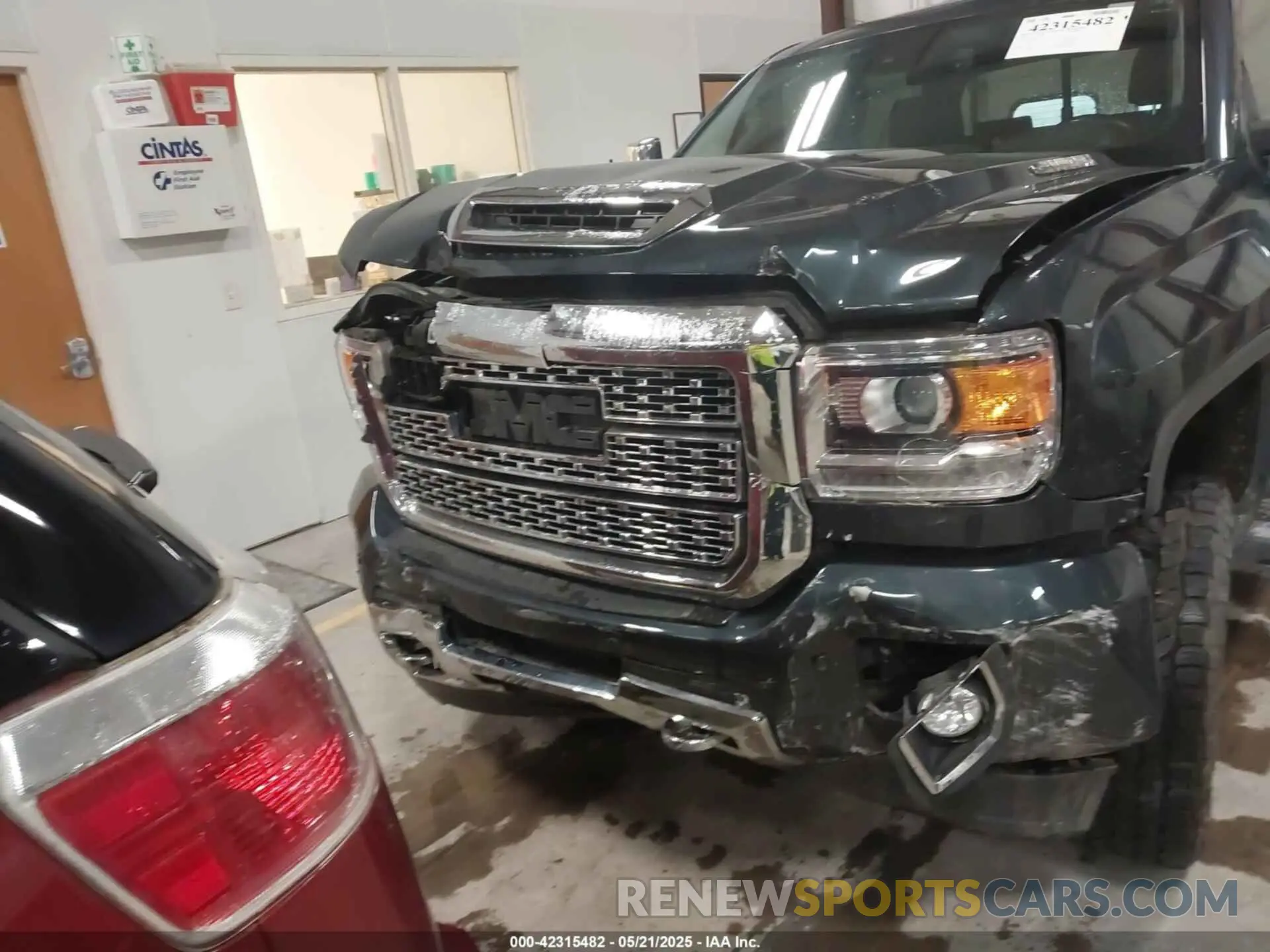 12 Фотография поврежденного автомобиля 1GT12SEY8KF114921 GMC SIERRA 2500HD 2019