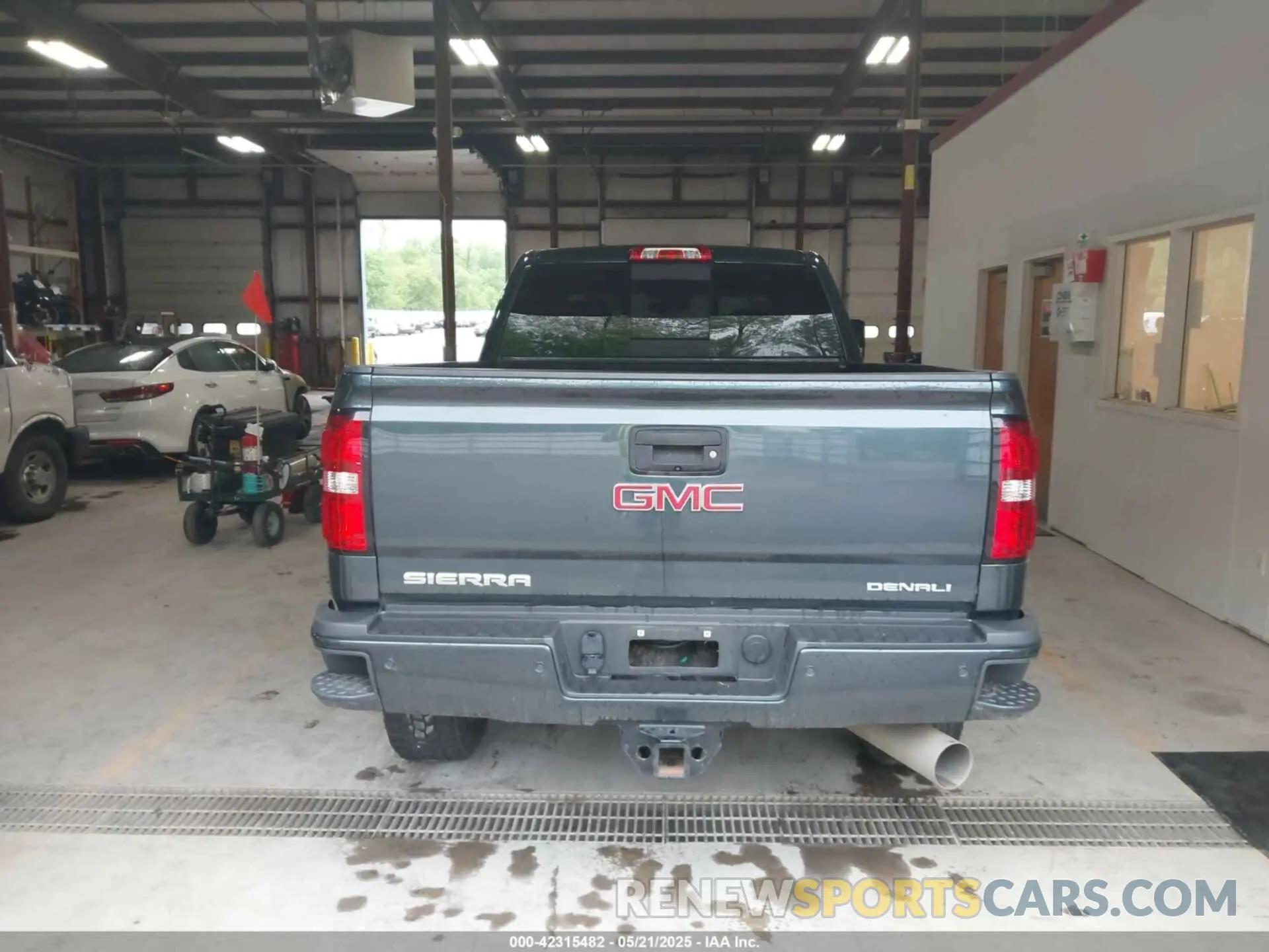 16 Фотография поврежденного автомобиля 1GT12SEY8KF114921 GMC SIERRA 2500HD 2019