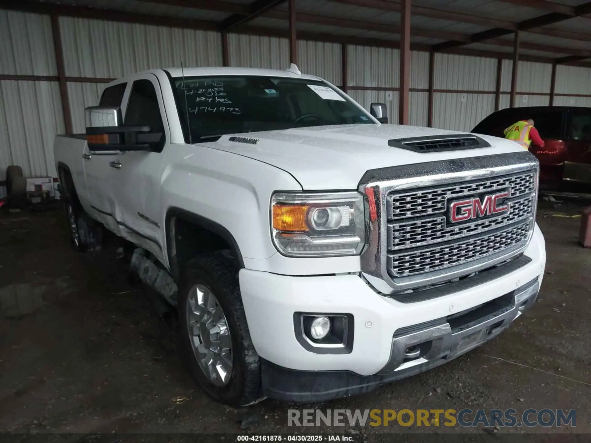 1 Photograph of a damaged car 1GT12SEY8KF115759 GMC SIERRA 2500HD 2019