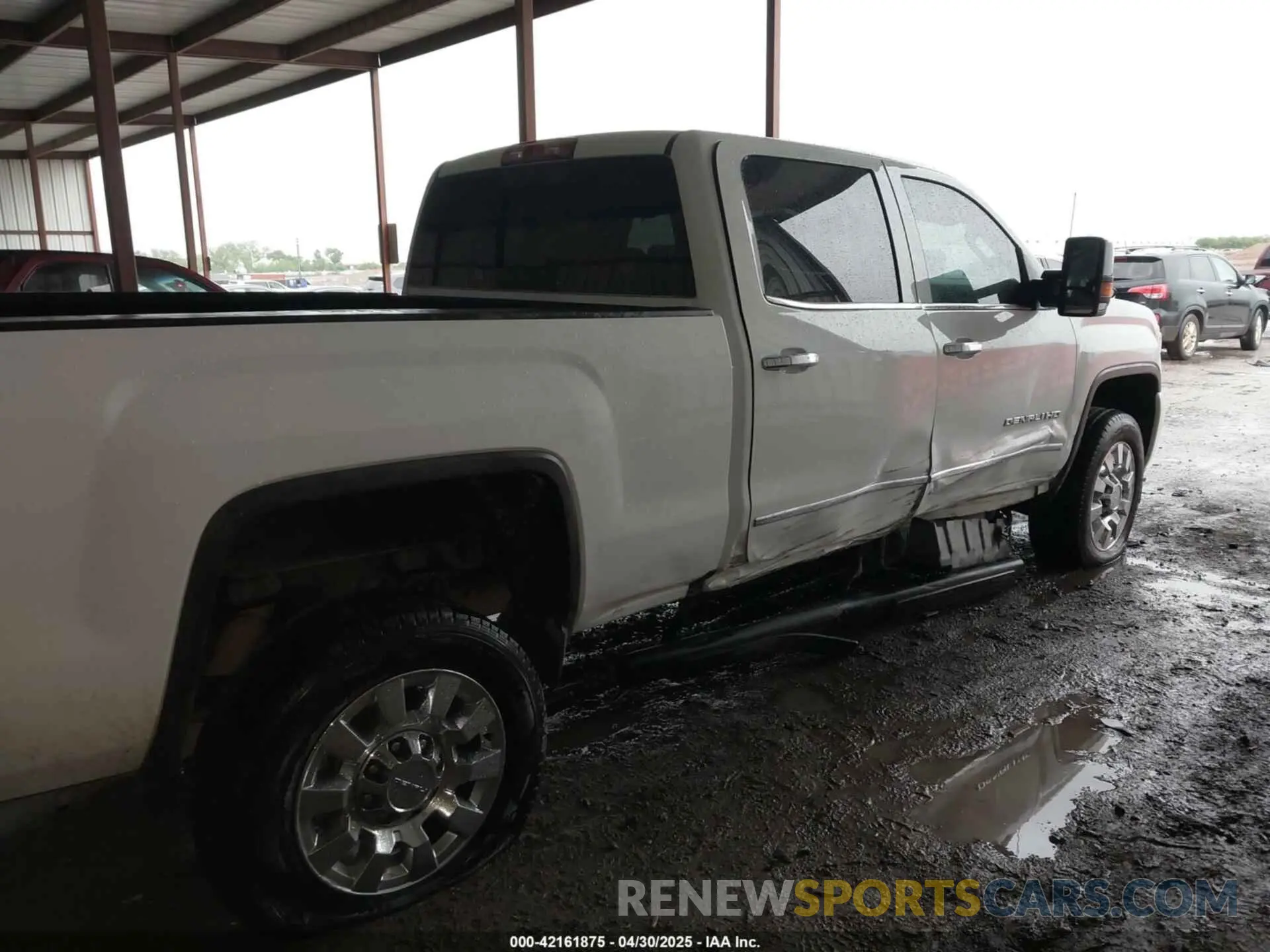 6 Photograph of a damaged car 1GT12SEY8KF115759 GMC SIERRA 2500HD 2019
