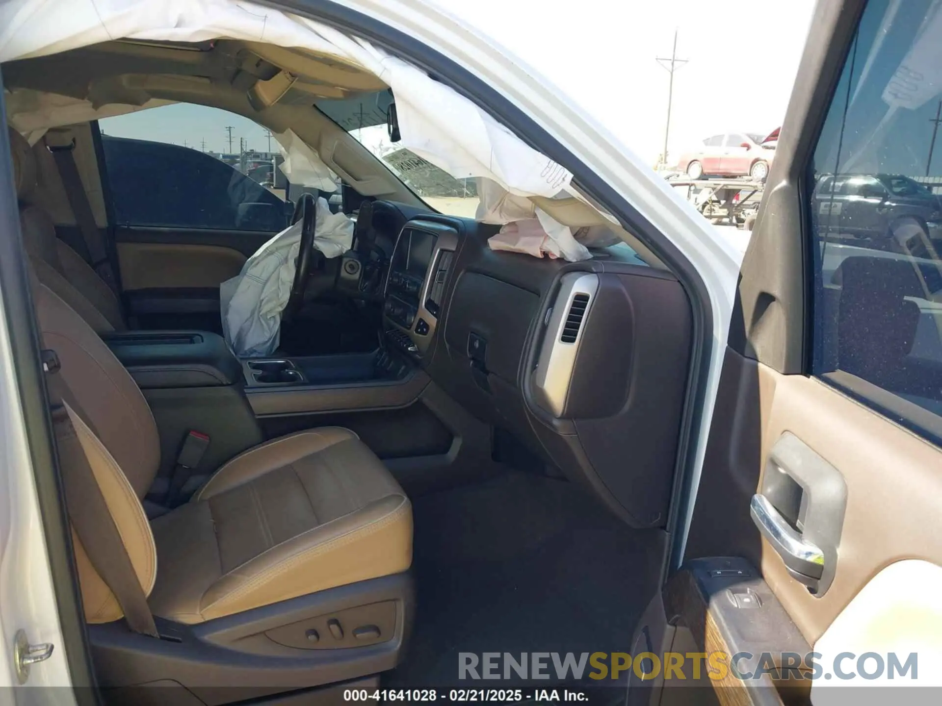 5 Photograph of a damaged car 1GT12SEY8KF139611 GMC SIERRA 2500HD 2019
