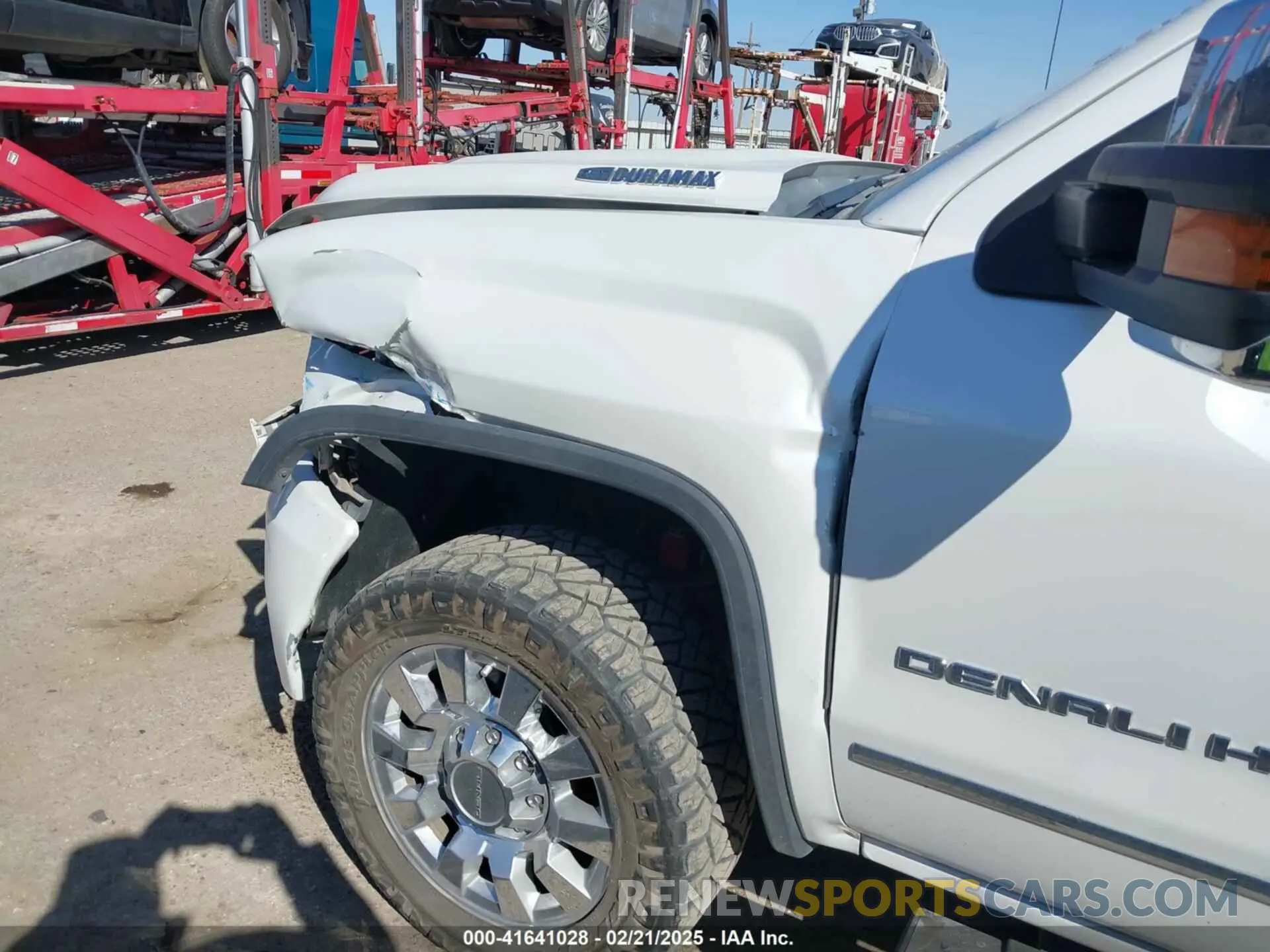6 Photograph of a damaged car 1GT12SEY8KF139611 GMC SIERRA 2500HD 2019
