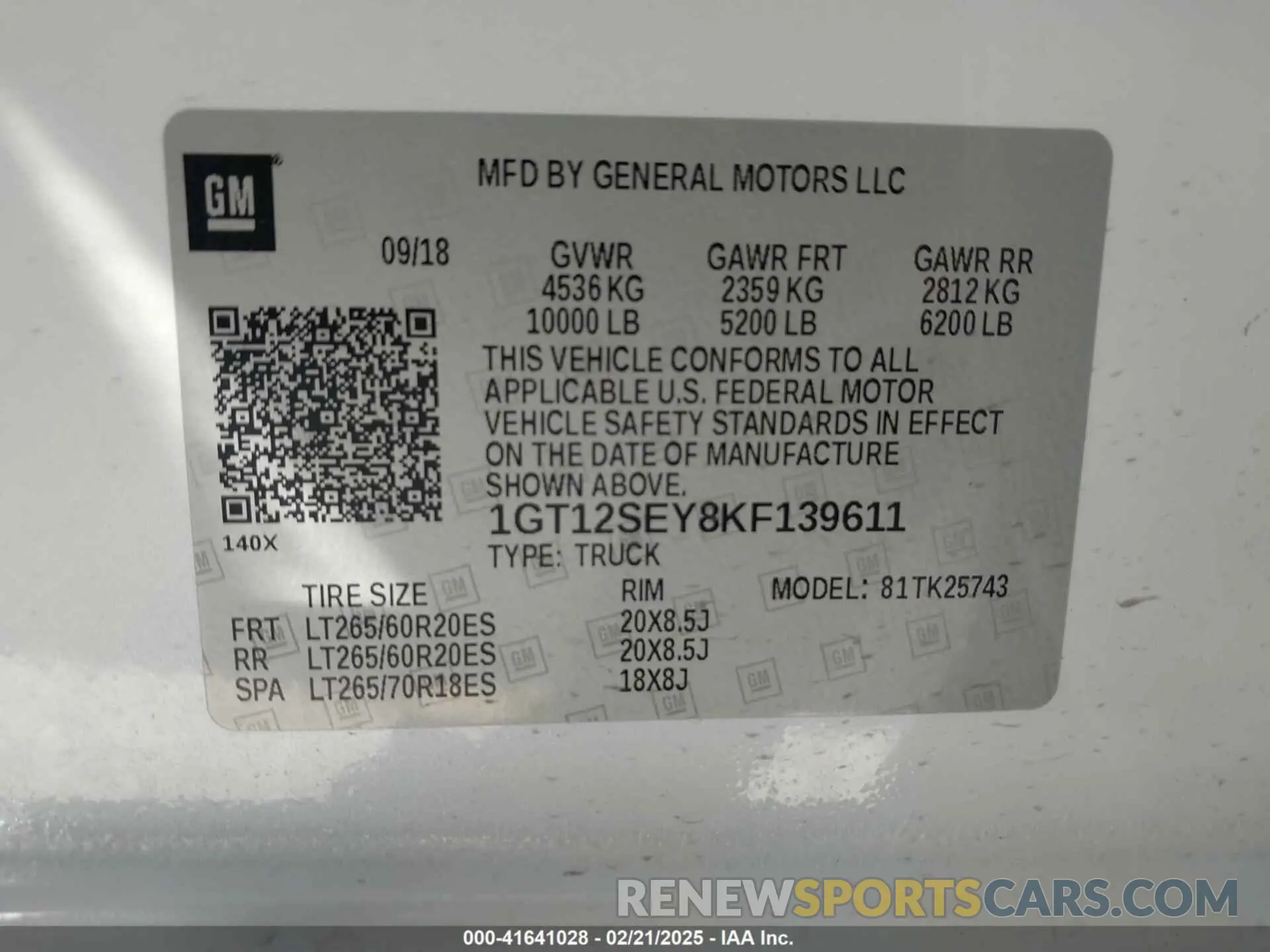 9 Photograph of a damaged car 1GT12SEY8KF139611 GMC SIERRA 2500HD 2019