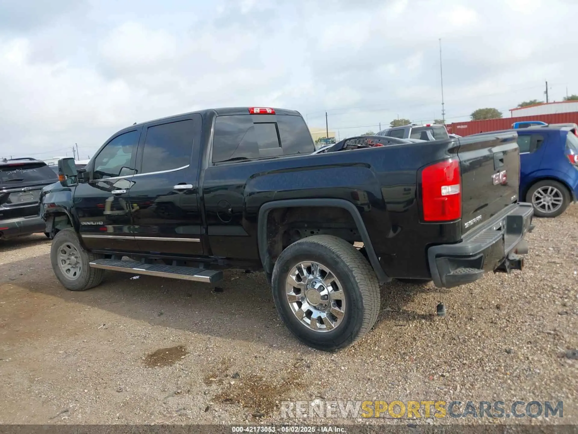 15 Photograph of a damaged car 1GT12SEY8KF175797 GMC SIERRA 2500HD 2019