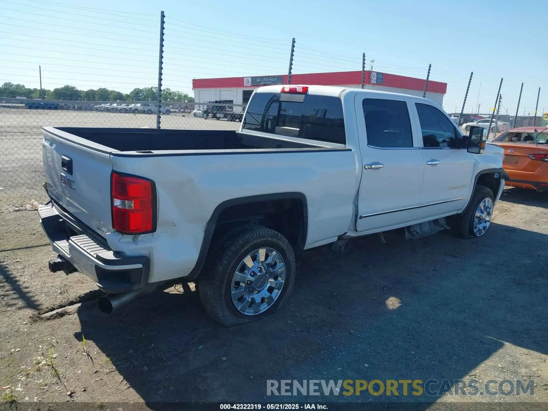 4 Photograph of a damaged car 1GT12SEY9KF116287 GMC SIERRA 2500HD 2019