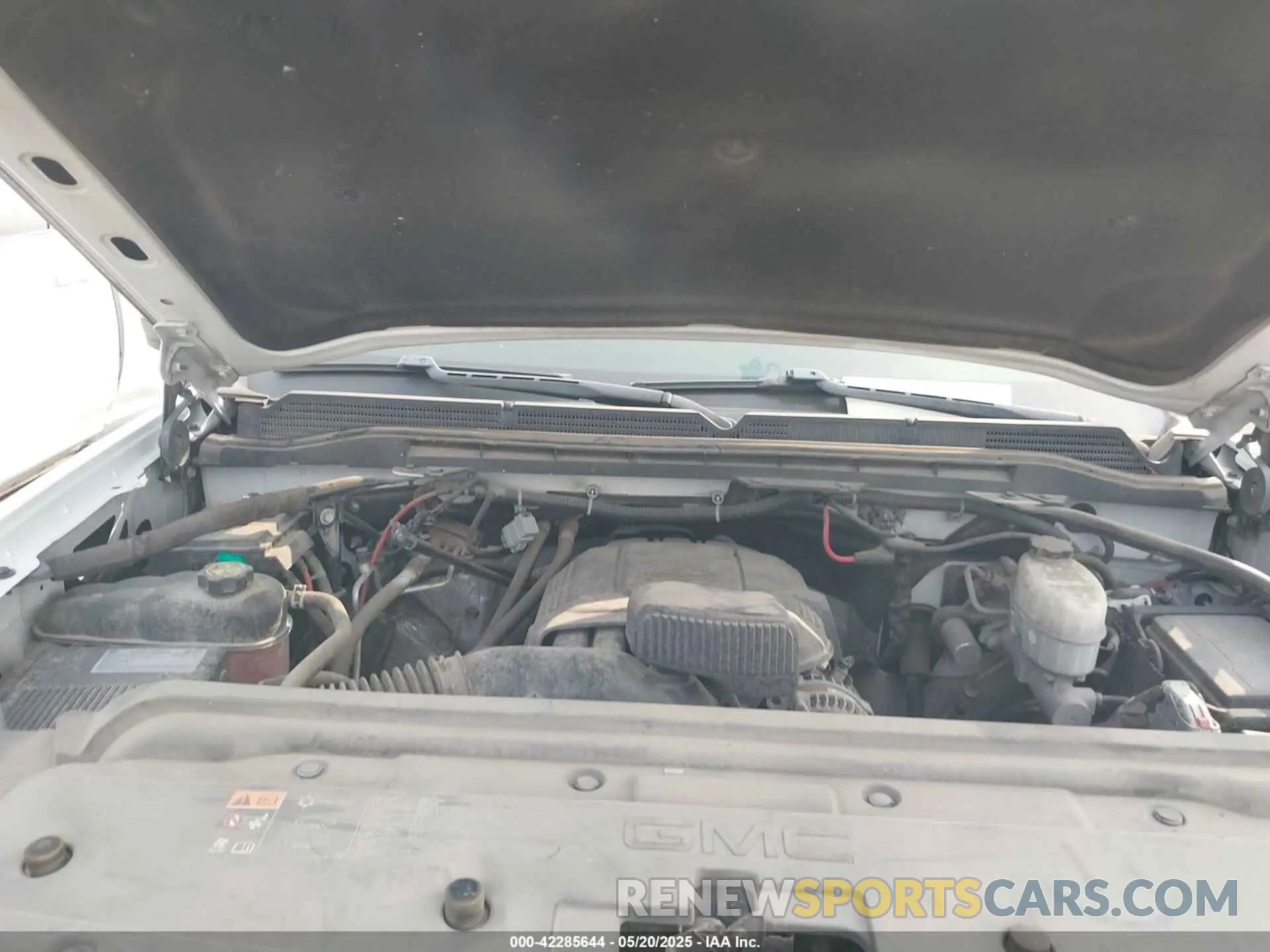 10 Photograph of a damaged car 2GD21NEG9K1178100 GMC SIERRA 2500HD 2019