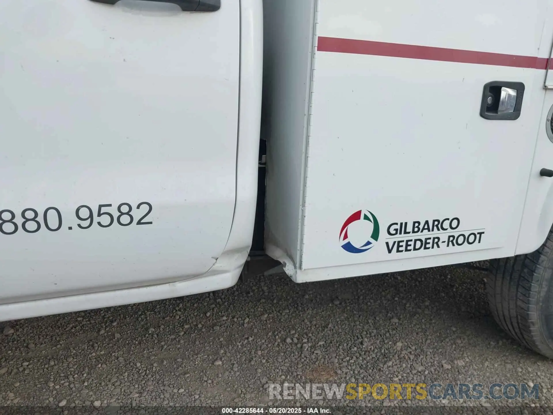17 Photograph of a damaged car 2GD21NEG9K1178100 GMC SIERRA 2500HD 2019