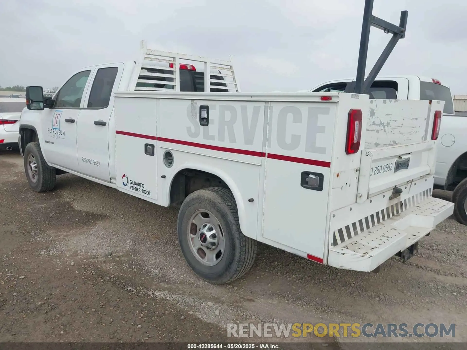 3 Photograph of a damaged car 2GD21NEG9K1178100 GMC SIERRA 2500HD 2019