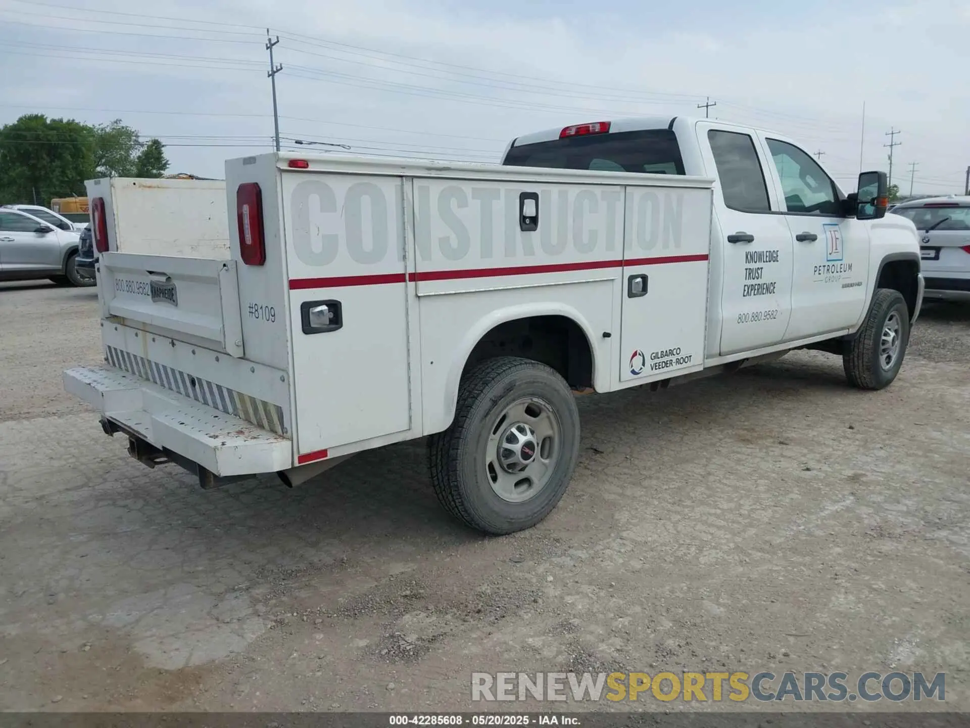 4 Photograph of a damaged car 2GD21NEG9K1198394 GMC SIERRA 2500HD 2019