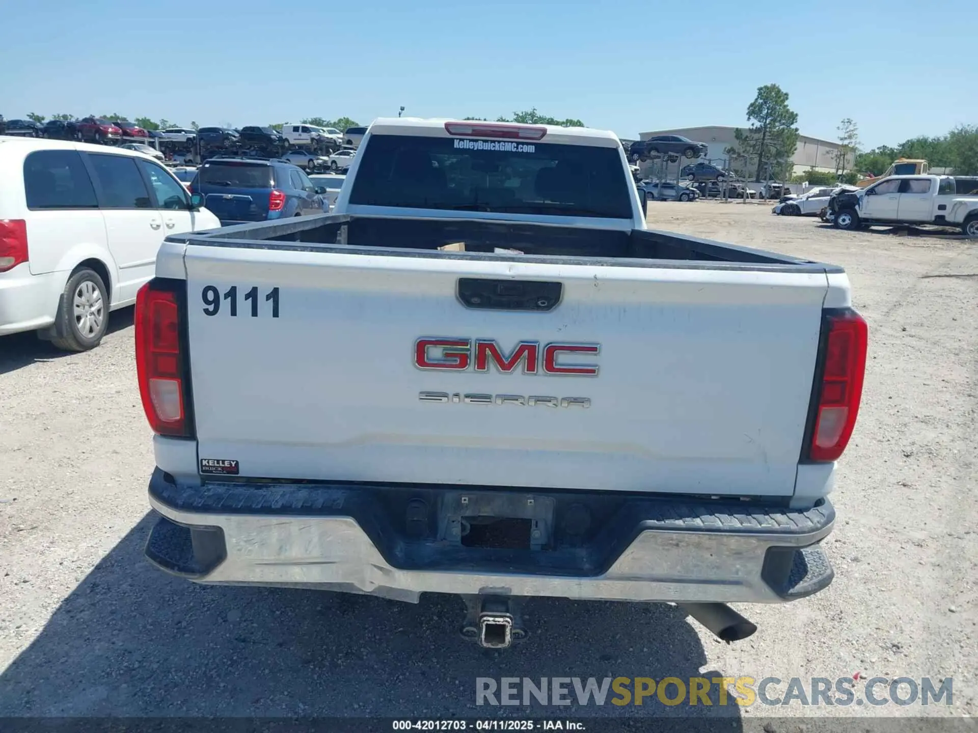 16 Photograph of a damaged car 1GT49LE74LF289111 GMC SIERRA 2500HD 2020