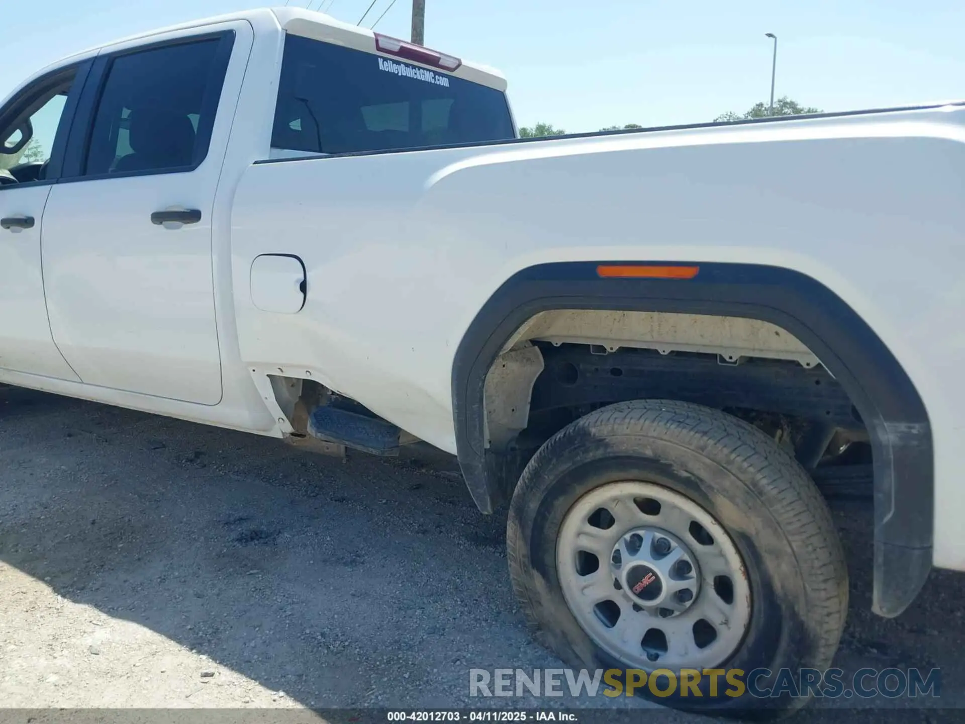 20 Photograph of a damaged car 1GT49LE74LF289111 GMC SIERRA 2500HD 2020