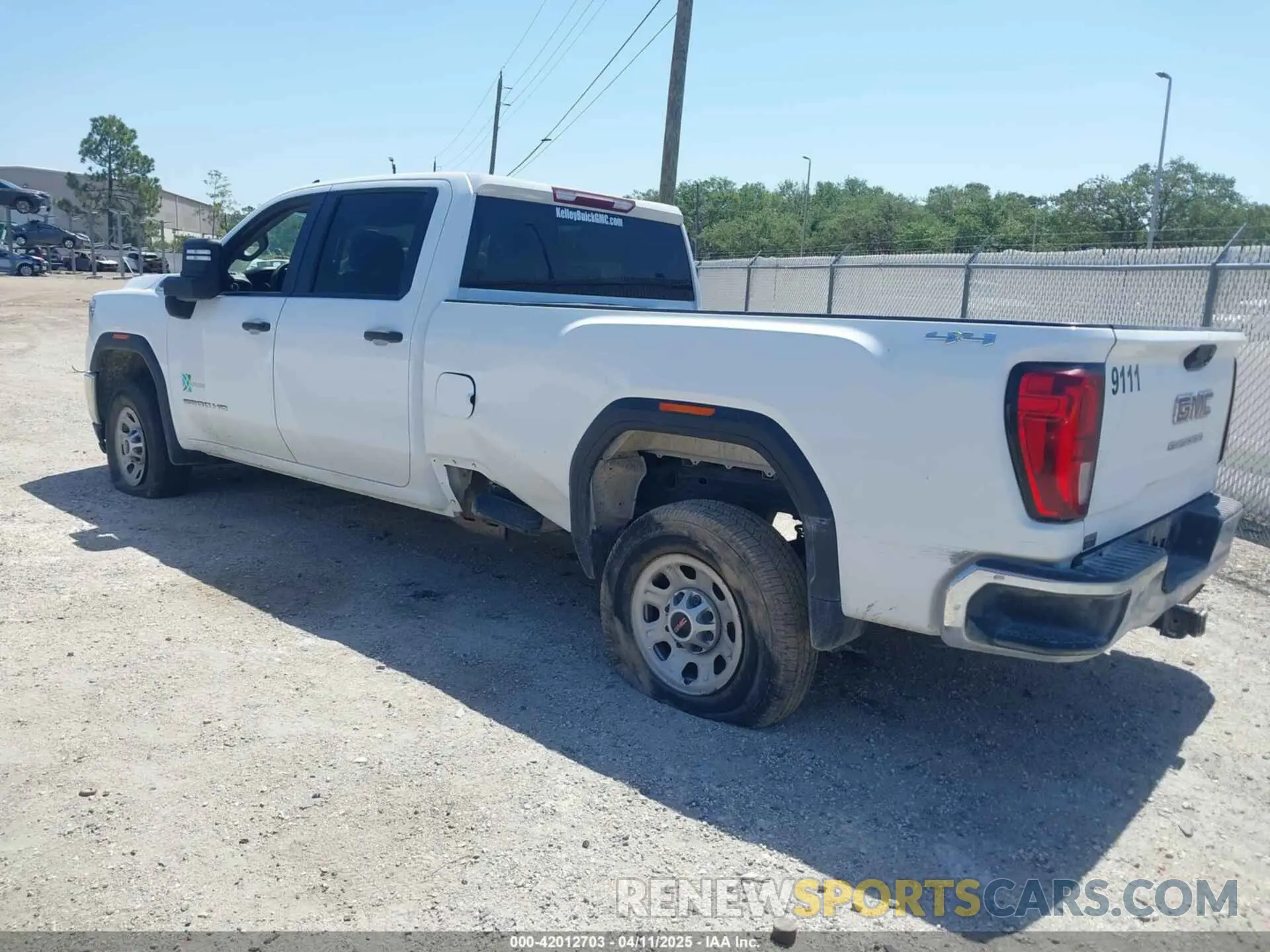 3 Photograph of a damaged car 1GT49LE74LF289111 GMC SIERRA 2500HD 2020