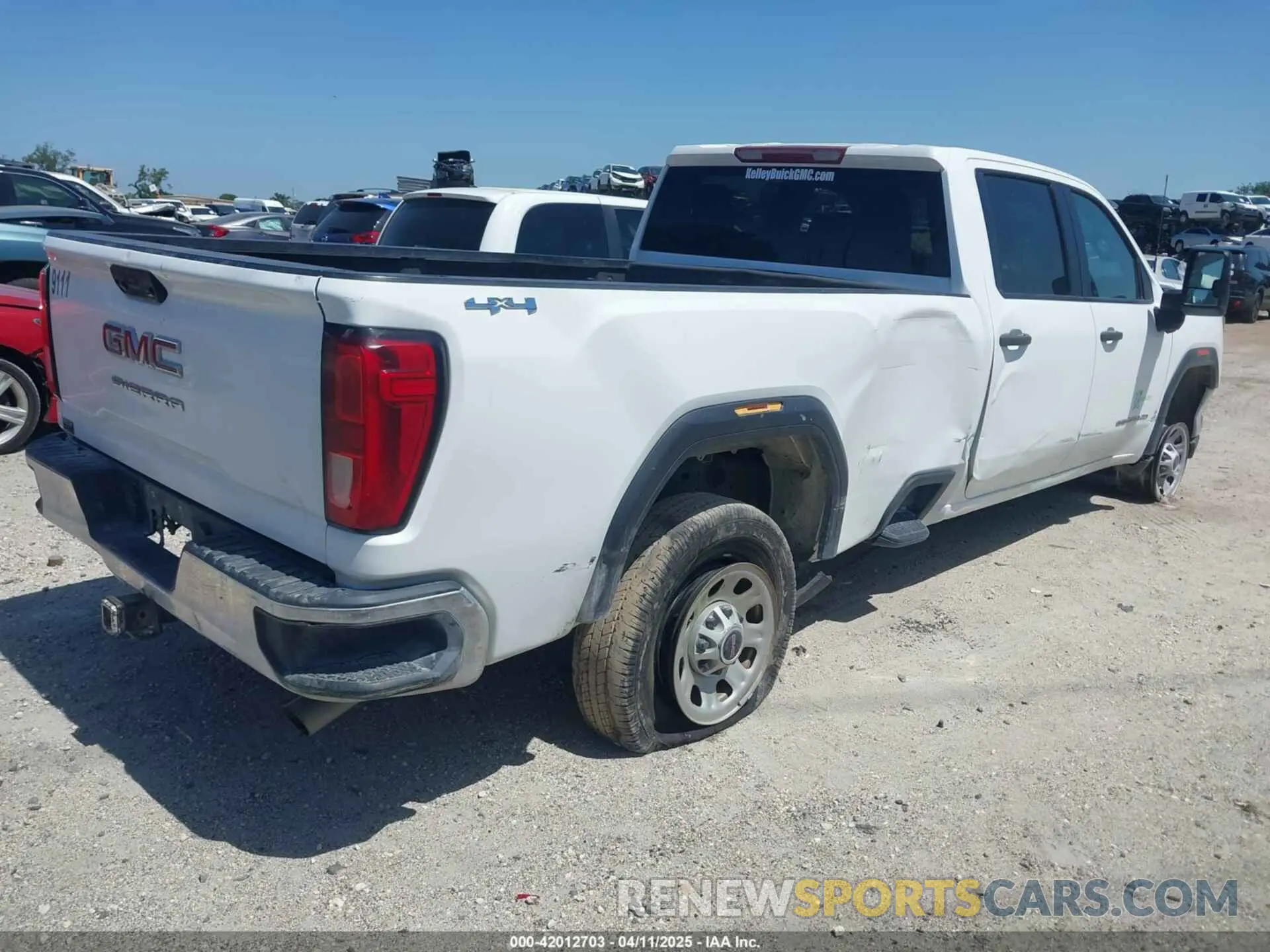 4 Photograph of a damaged car 1GT49LE74LF289111 GMC SIERRA 2500HD 2020