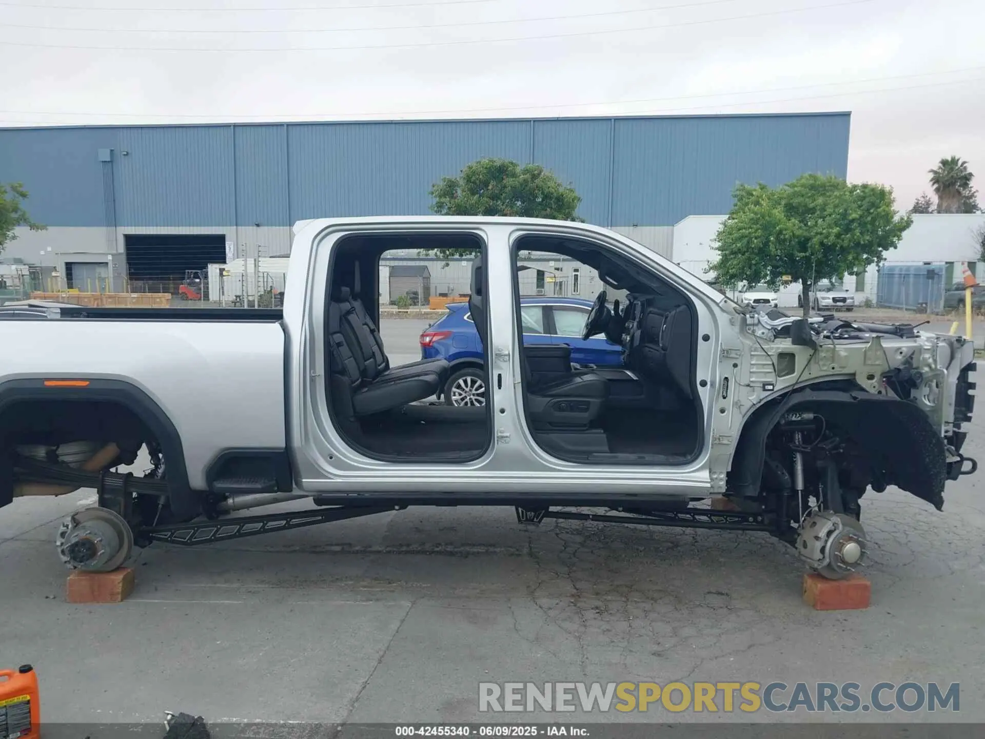 12 Photograph of a damaged car 1GT49NEY2LF146873 GMC SIERRA 2500HD 2020