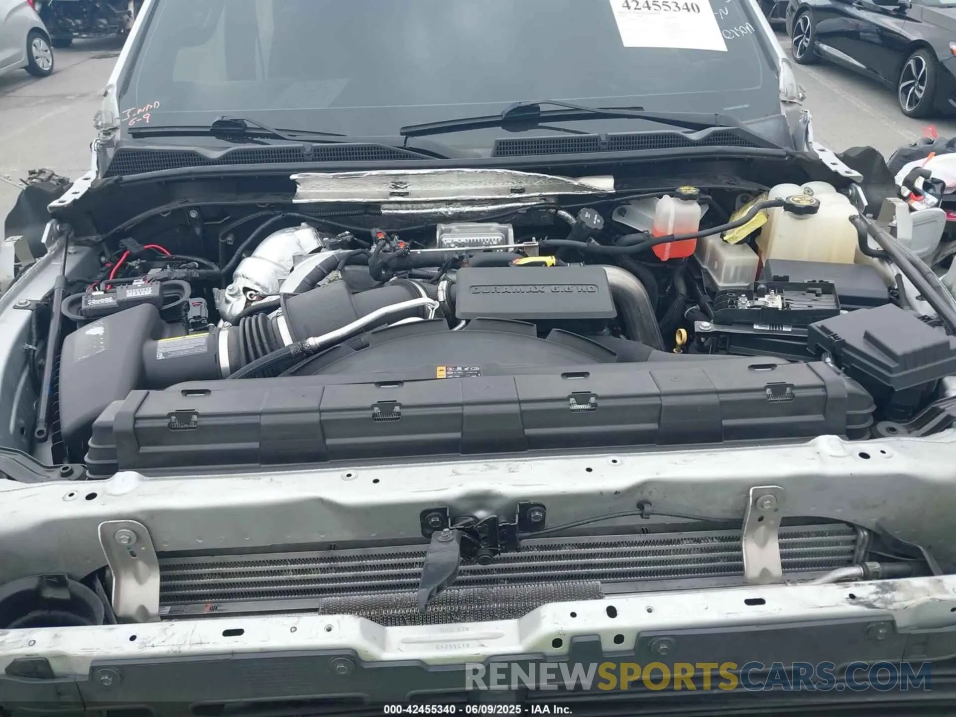 9 Photograph of a damaged car 1GT49NEY2LF146873 GMC SIERRA 2500HD 2020