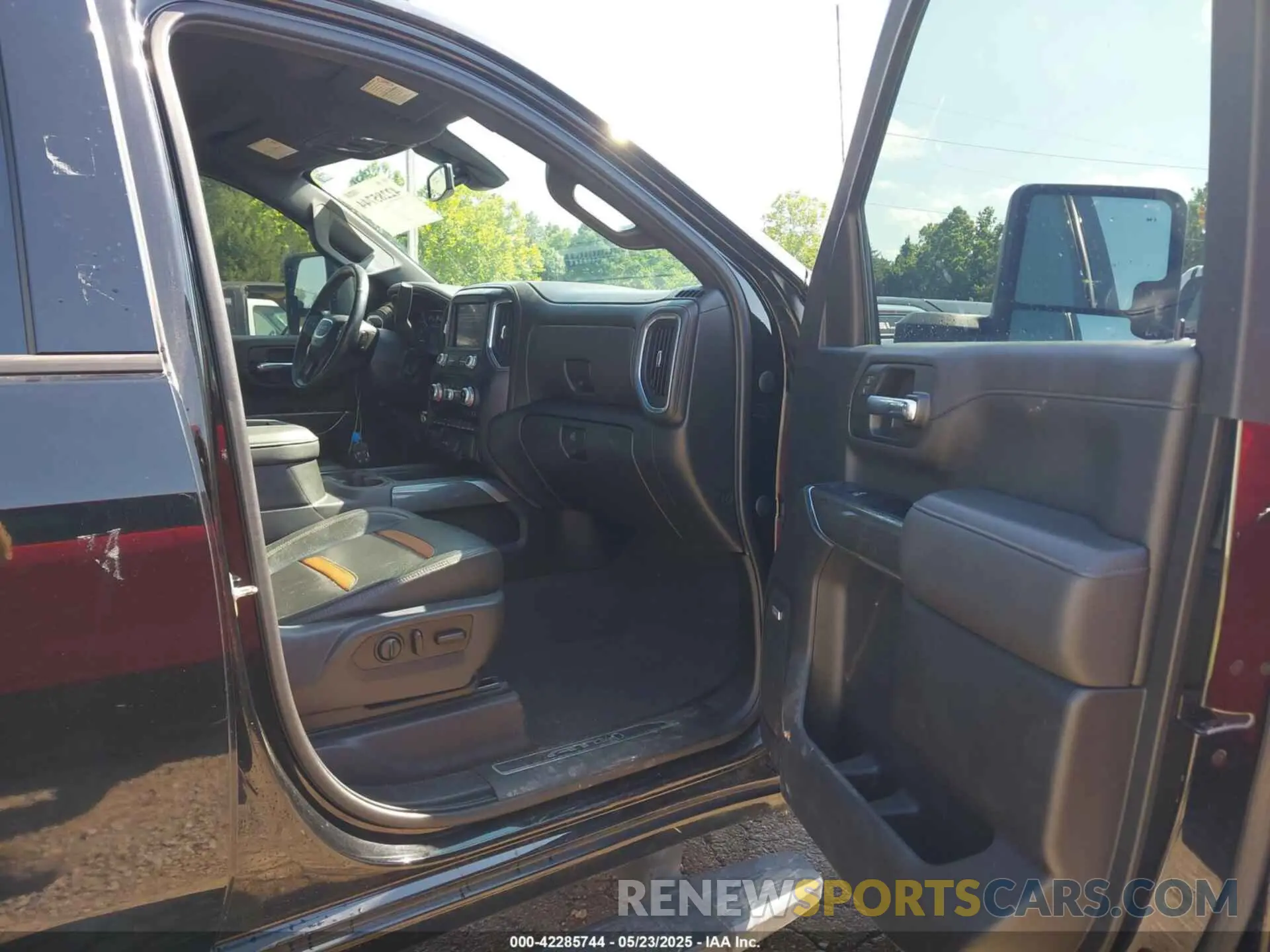 15 Photograph of a damaged car 1GT49PE76LF102717 GMC SIERRA 2500HD 2020