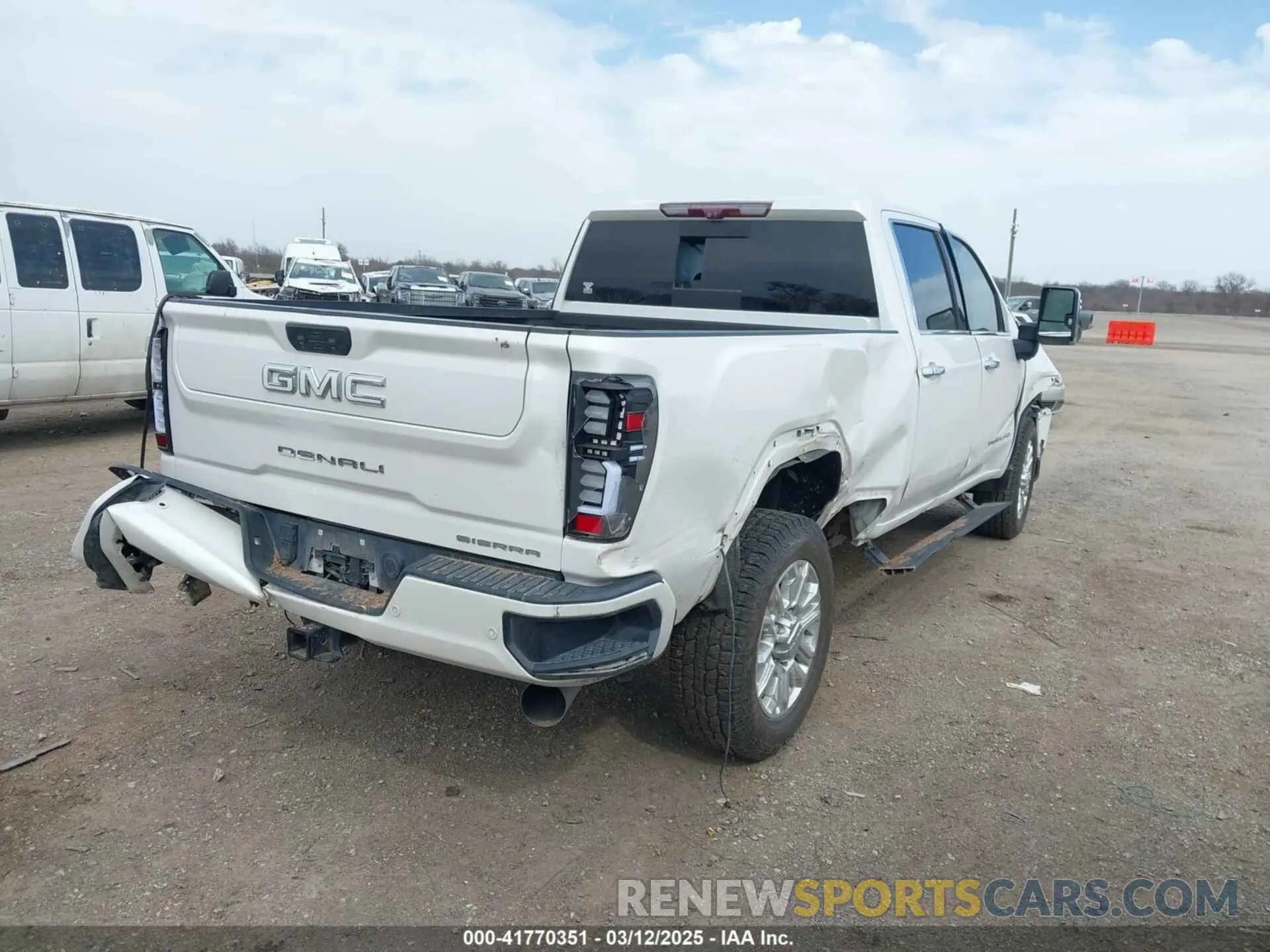 4 Photograph of a damaged car 1GT49REY0LF167275 GMC SIERRA 2500HD 2020