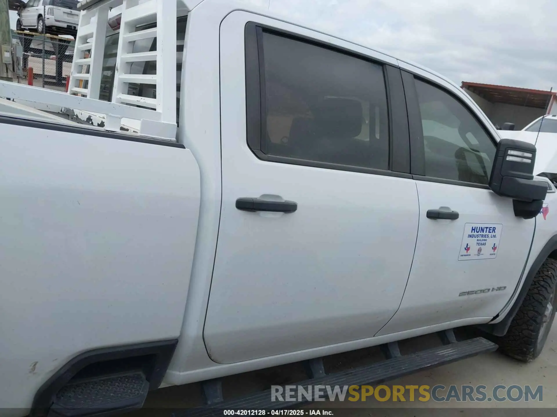 13 Photograph of a damaged car 1GT18LE73MF286076 GMC SIERRA 2500HD 2021