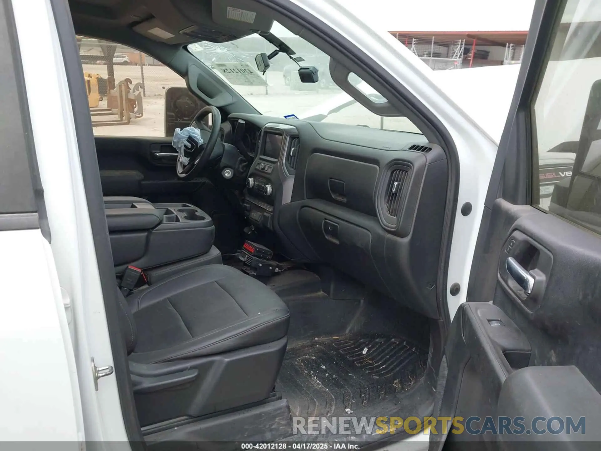 5 Photograph of a damaged car 1GT18LE73MF286076 GMC SIERRA 2500HD 2021