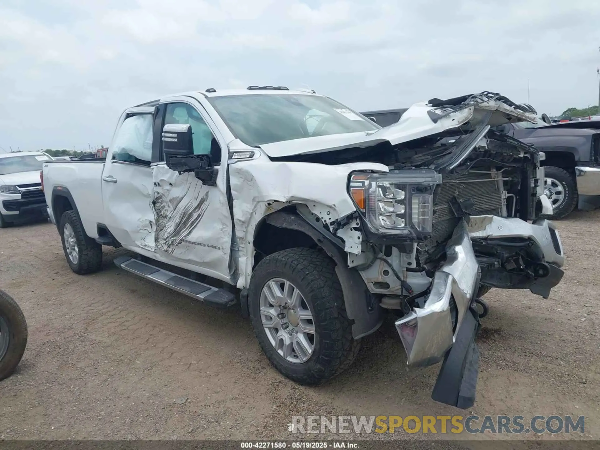 1 Photograph of a damaged car 1GT49NEY2MF116094 GMC SIERRA 2500HD 2021