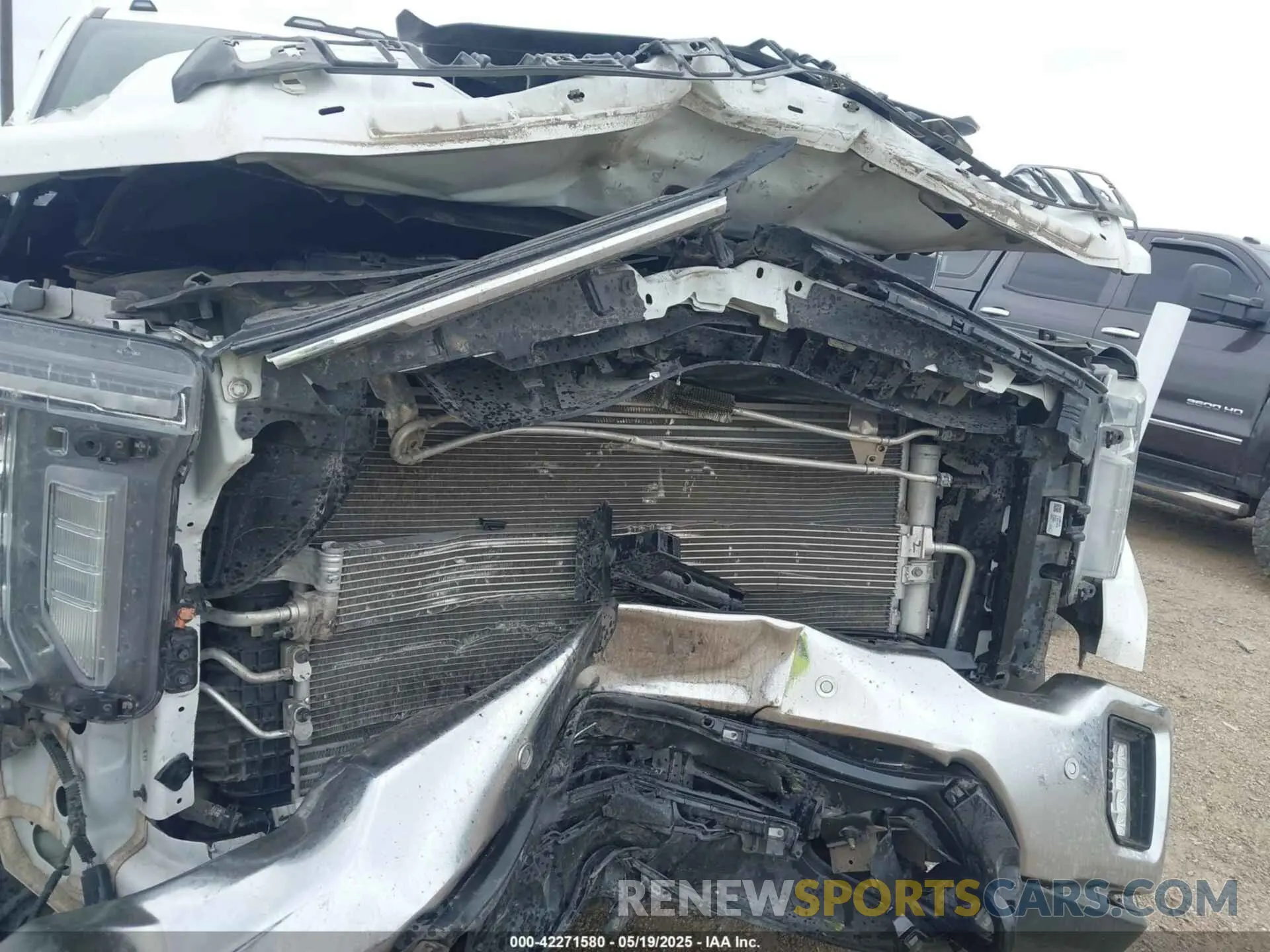 6 Photograph of a damaged car 1GT49NEY2MF116094 GMC SIERRA 2500HD 2021
