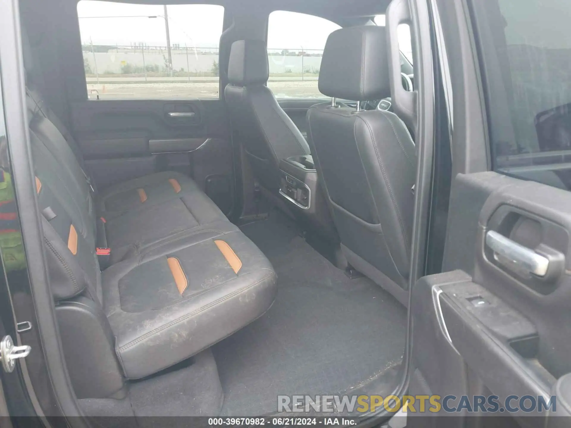 6 Photograph of a damaged car 1GT49PEY4MF146080 GMC SIERRA 2500HD 2021