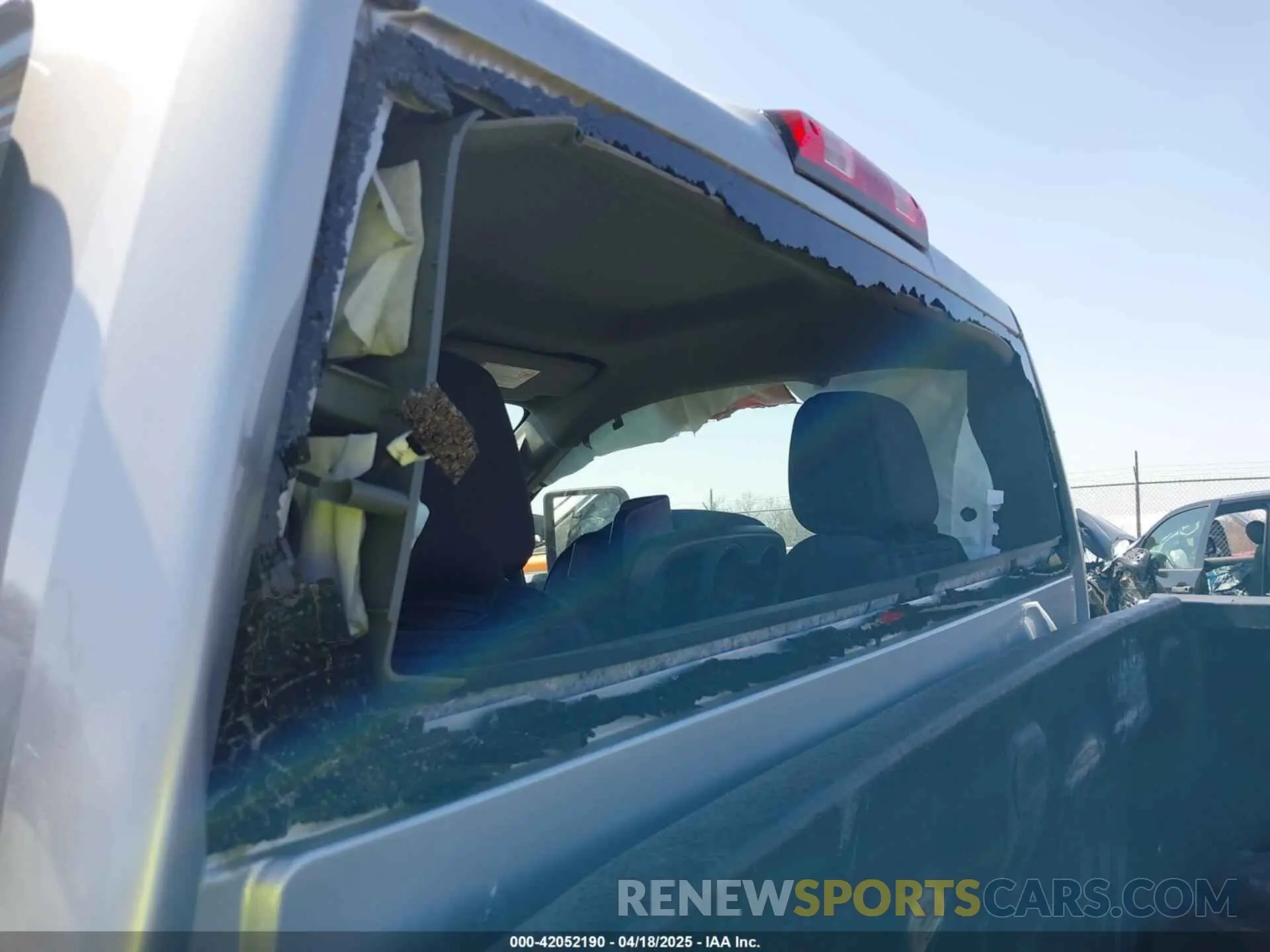 19 Photograph of a damaged car 1GT39ME7XNF104824 GMC SIERRA 2500HD 2022