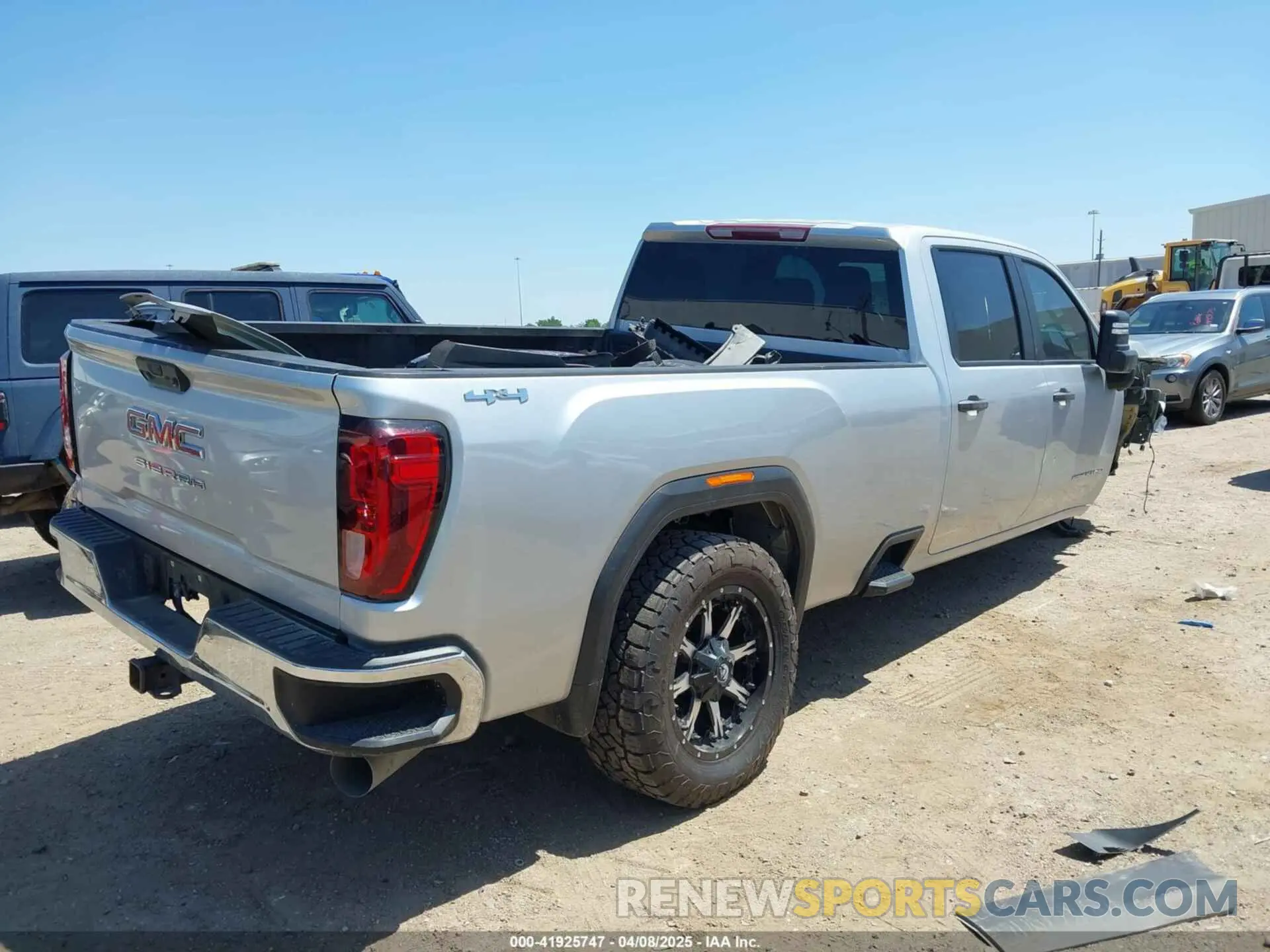 4 Фотография поврежденного автомобиля 1GT49LEY3NF332283 GMC SIERRA 2500HD 2022