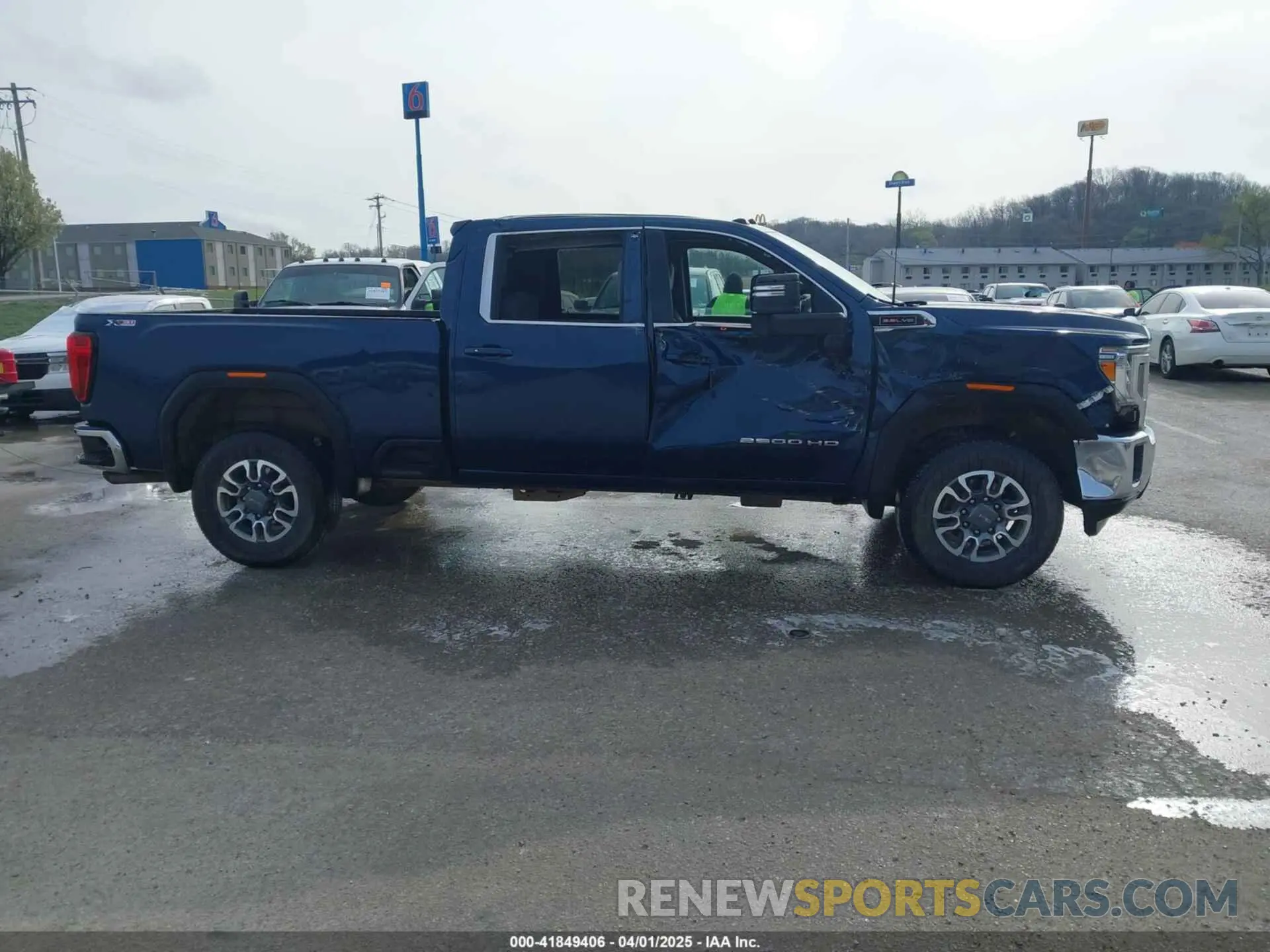 13 Photograph of a damaged car 1GT49ME70NF102651 GMC SIERRA 2500HD 2022