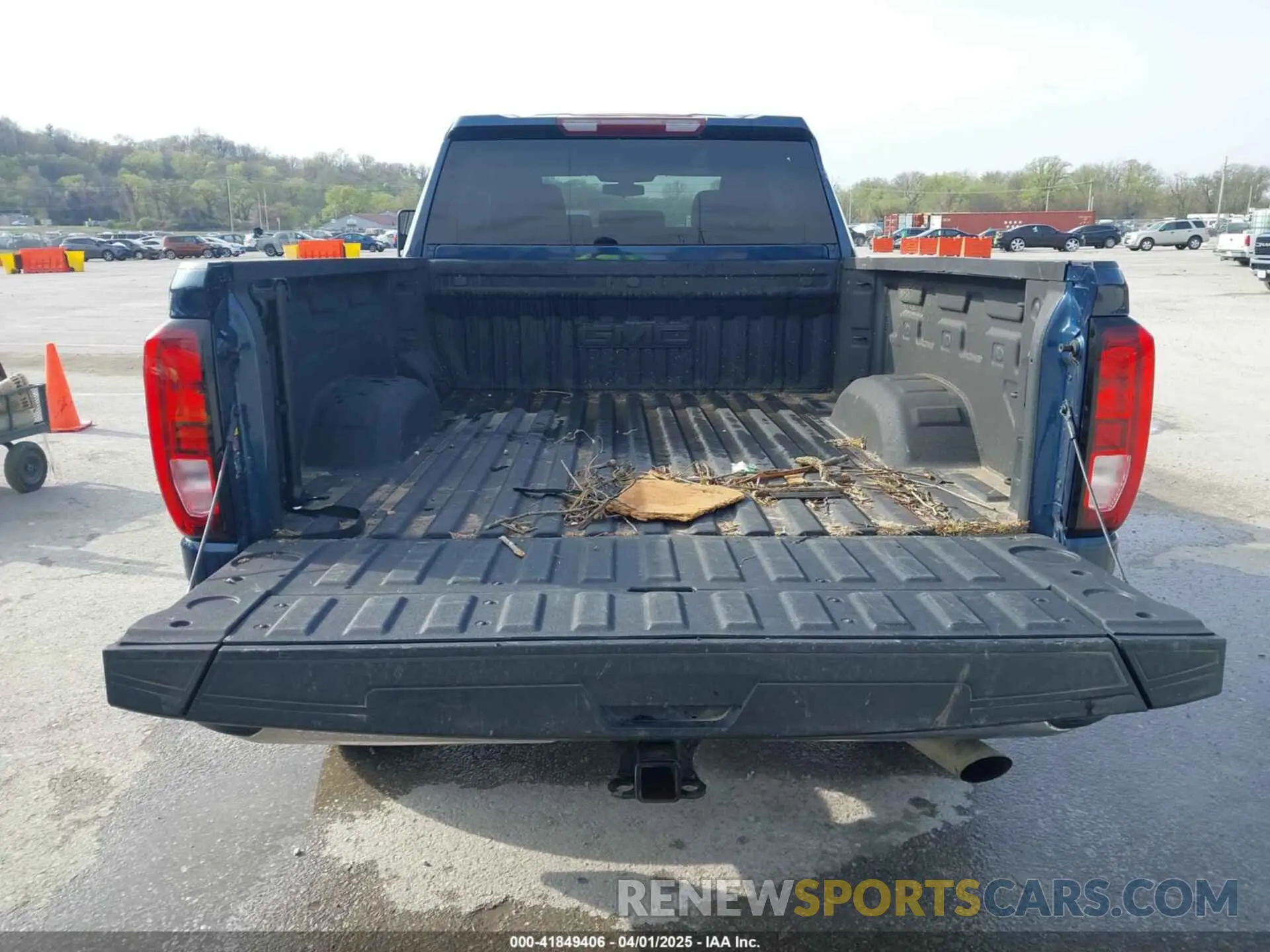16 Photograph of a damaged car 1GT49ME70NF102651 GMC SIERRA 2500HD 2022