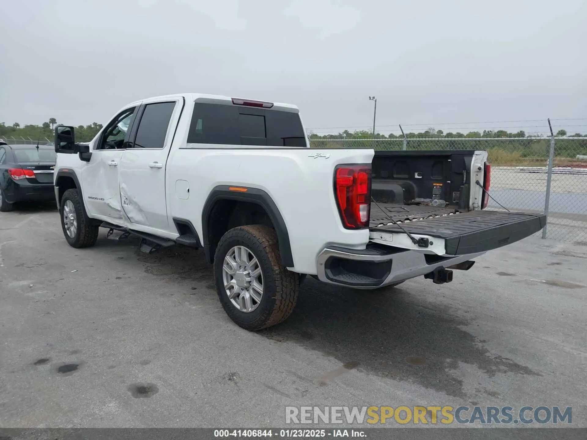 3 Photograph of a damaged car 1GT49ME77NF156609 GMC SIERRA 2500HD 2022