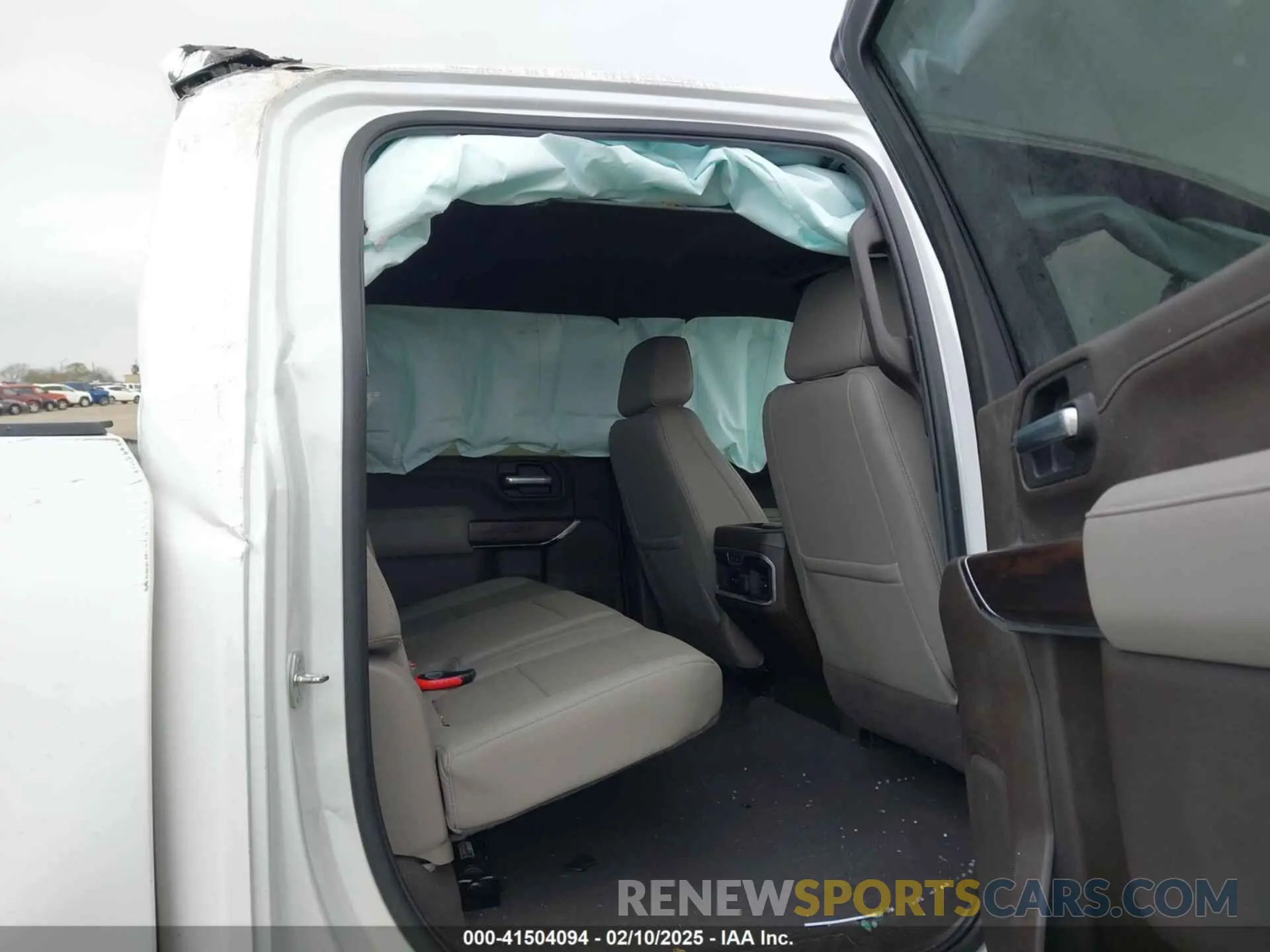 8 Photograph of a damaged car 1GT49NE76NF351977 GMC SIERRA 2500HD 2022