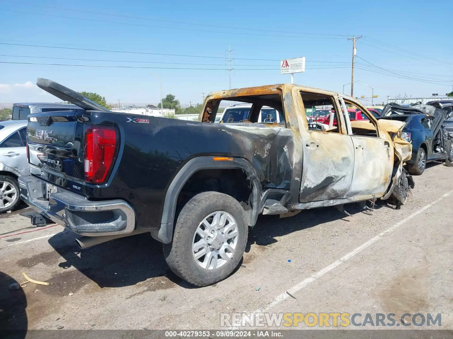 4 Photograph of a damaged car 1GT49NE78NF207945 GMC SIERRA 2500HD 2022