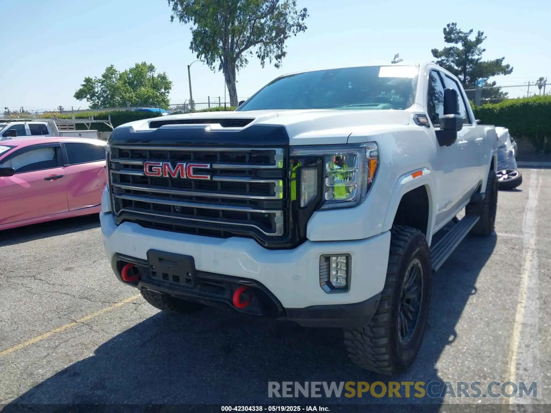 11 Photograph of a damaged car 1GT49PEY4NF305200 GMC SIERRA 2500HD 2022