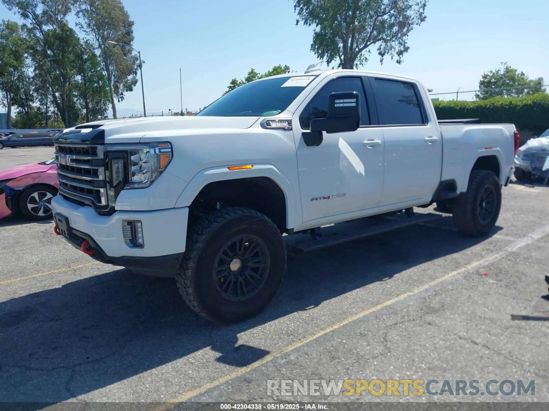 2 Photograph of a damaged car 1GT49PEY4NF305200 GMC SIERRA 2500HD 2022