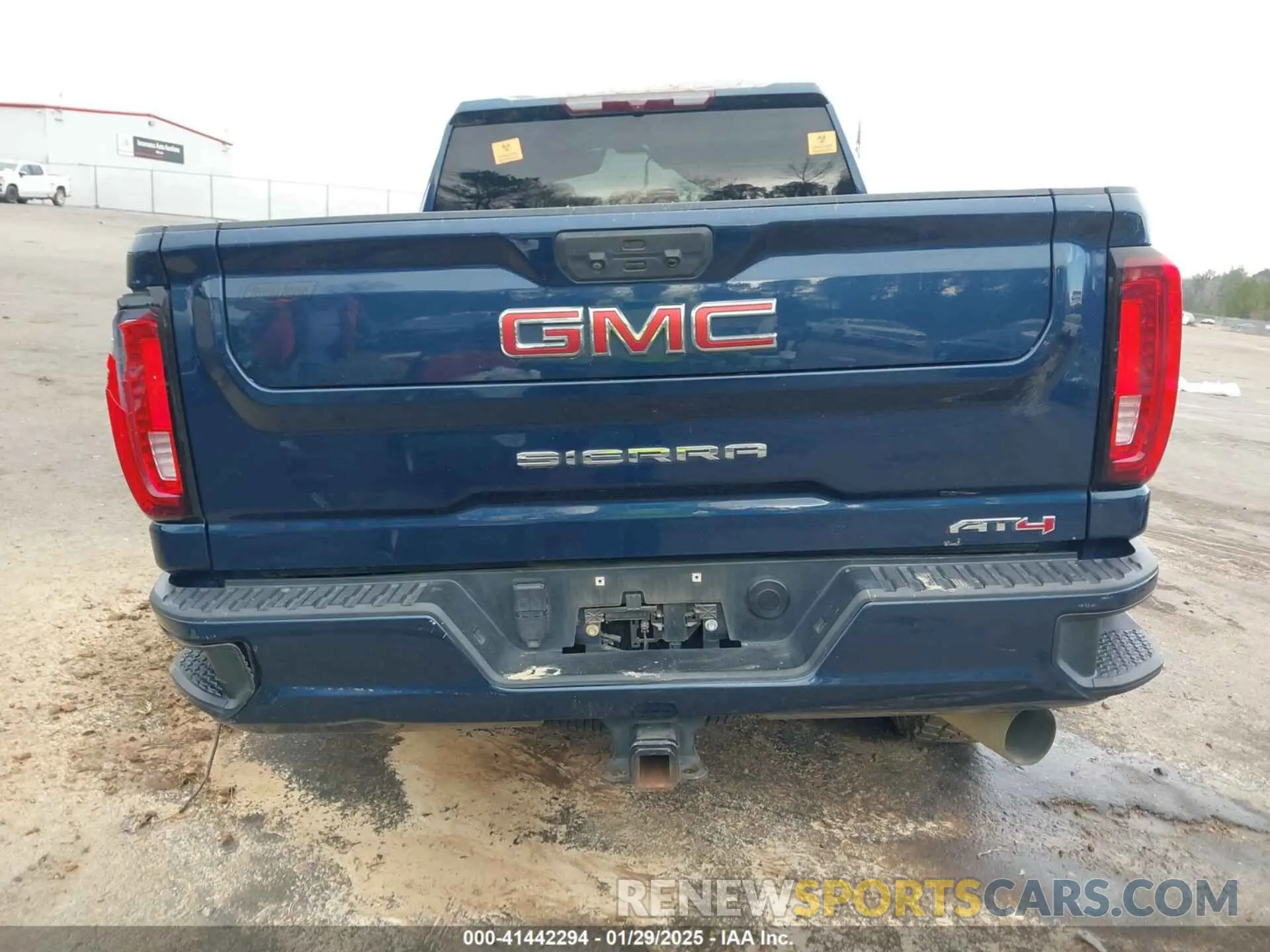8 Photograph of a damaged car 1GT49PEY6NF154134 GMC SIERRA 2500HD 2022